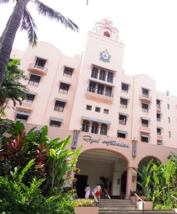 ピンクの外観がかわいらしいピンクパレス