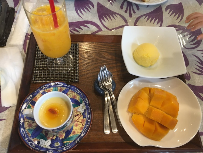 贅沢にもマンゴーをふんだんに使ったマンゴーセット