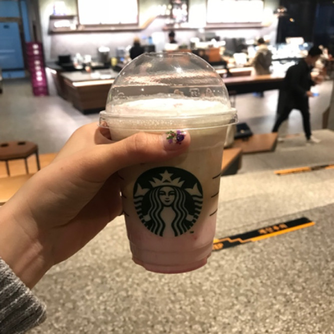 スターバックス店内と飲み物