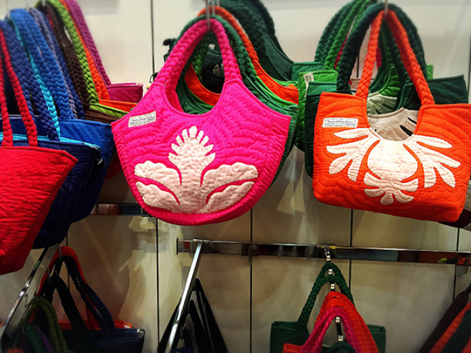 ハワイアンキルトのバッグ