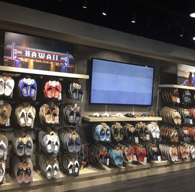 壁一面のサンダル