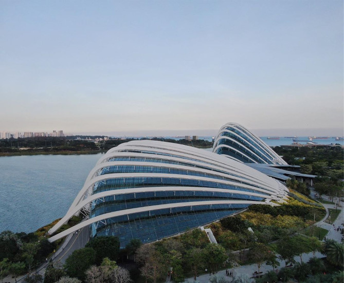 有料の屋内植物園のユニークな外観