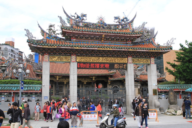 龍山寺の入り口