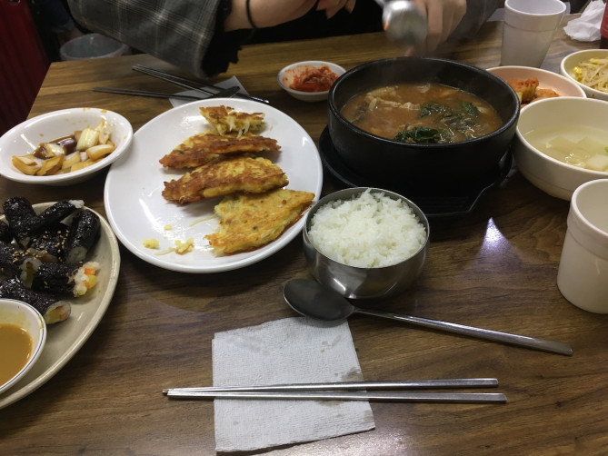 広蔵市場にある食堂の料理