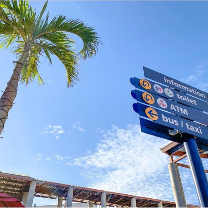 あしびなー看板