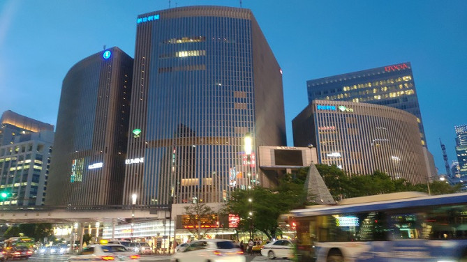 銀座シックスはどんな施設？