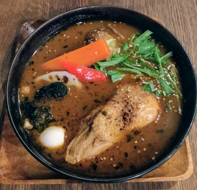 スープカレーGARAKUの「やわらかチキンレッグと野菜」