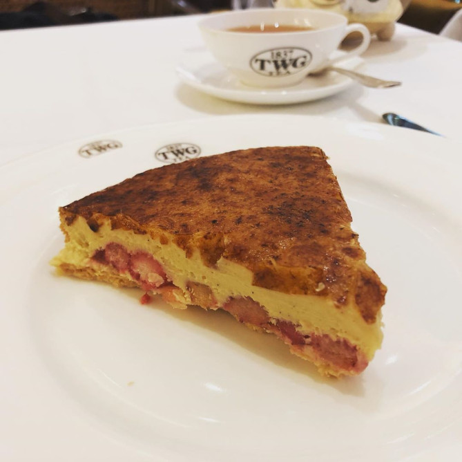 クレームブリュレタルトのようなシンガポールサプライズ