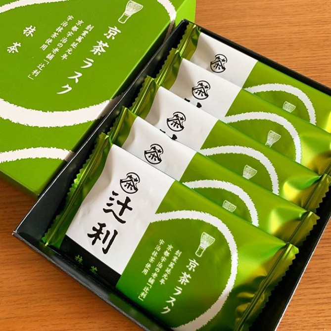 辻利にはお土産にしやすいスイーツも豊富です！