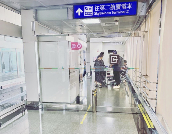 スカイトレイン待合室