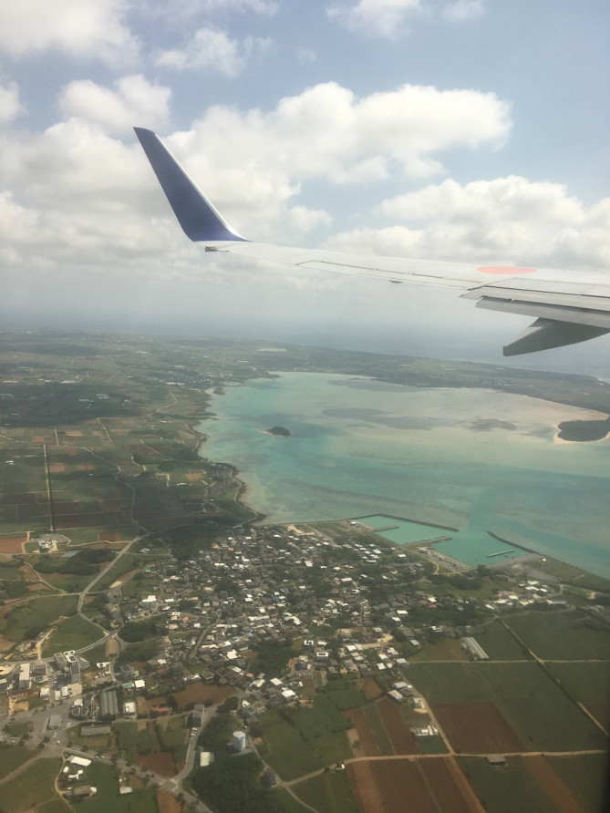 機内から望む宮古島