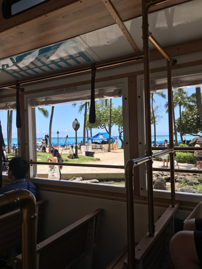 トロリーバスの中