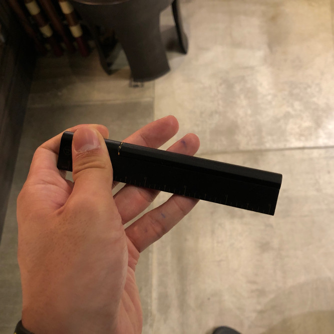 一見普通の定規