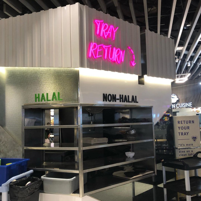 フードコートでのトレイの返却口