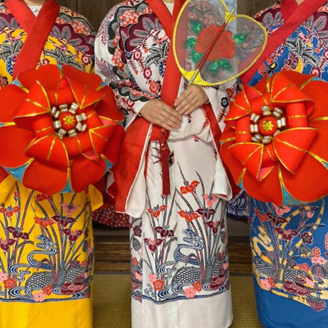 個性豊かで色彩鮮やかな琉球衣装