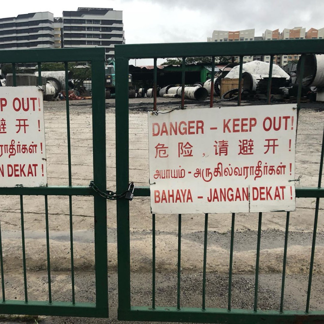 02_工事現場では4公用語全てで表示