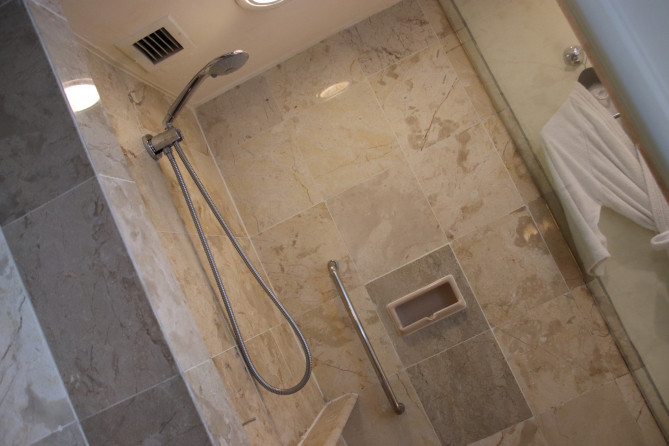 シャワールーム