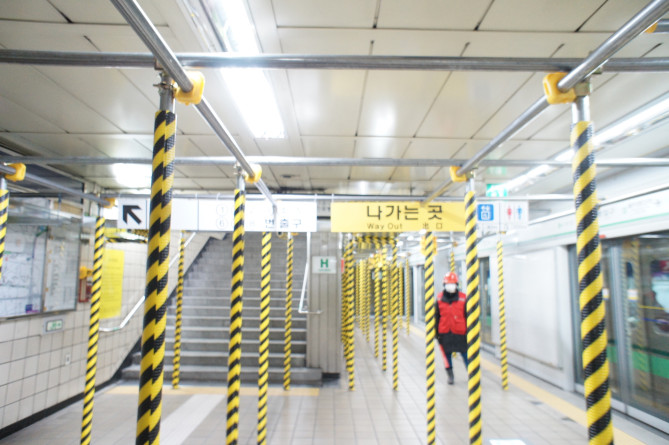 ソウルの地下鉄駅構内の様子