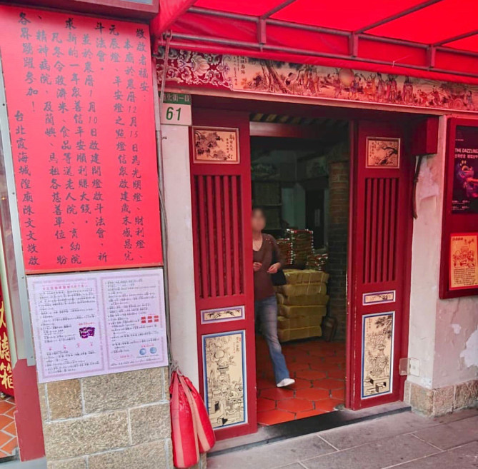 本殿右側の建物 