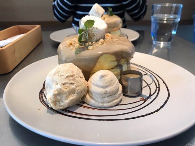 レインボーパンケーキ