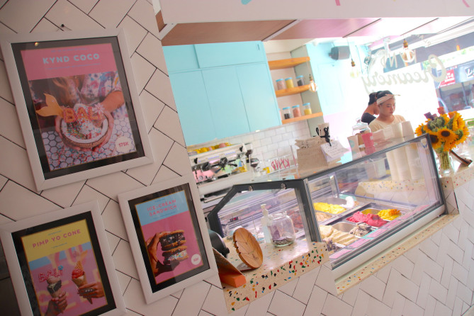 アイスクリームショップ店内