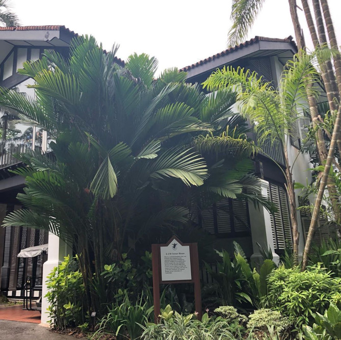 08_コロニアル調の邸宅コーナーハウス