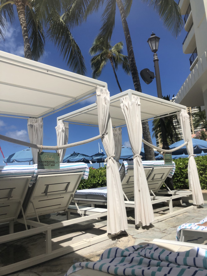 モアナサーフライダーのプールサイド・オリジナル画像