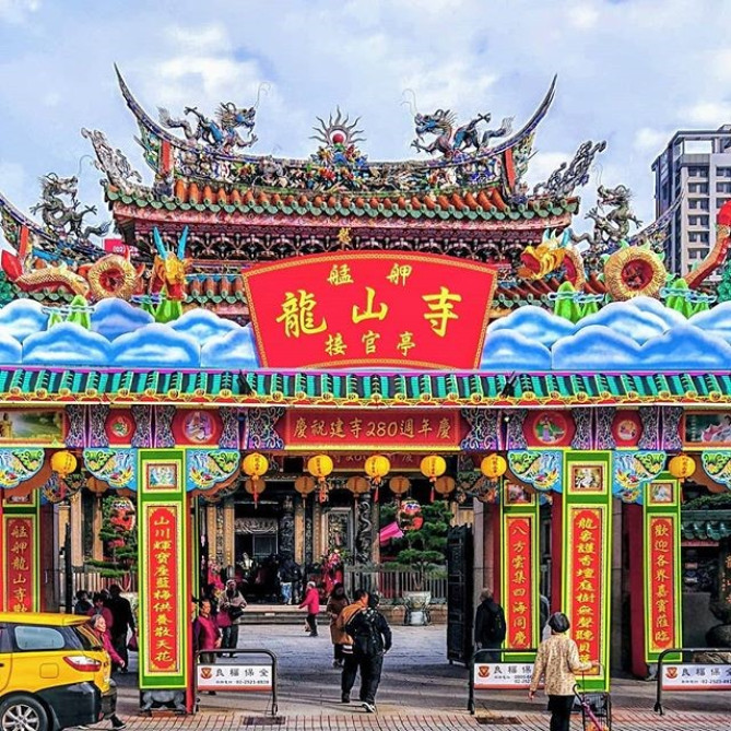 台北随一のパワースポット龍山寺