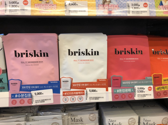 オリーブヤングの店内