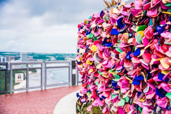 ハートロックウォール