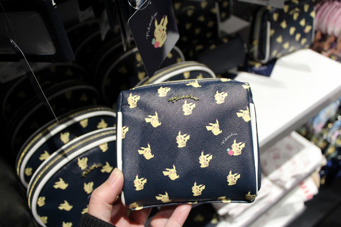 ピカチュウとズリのみスクエアポーチ