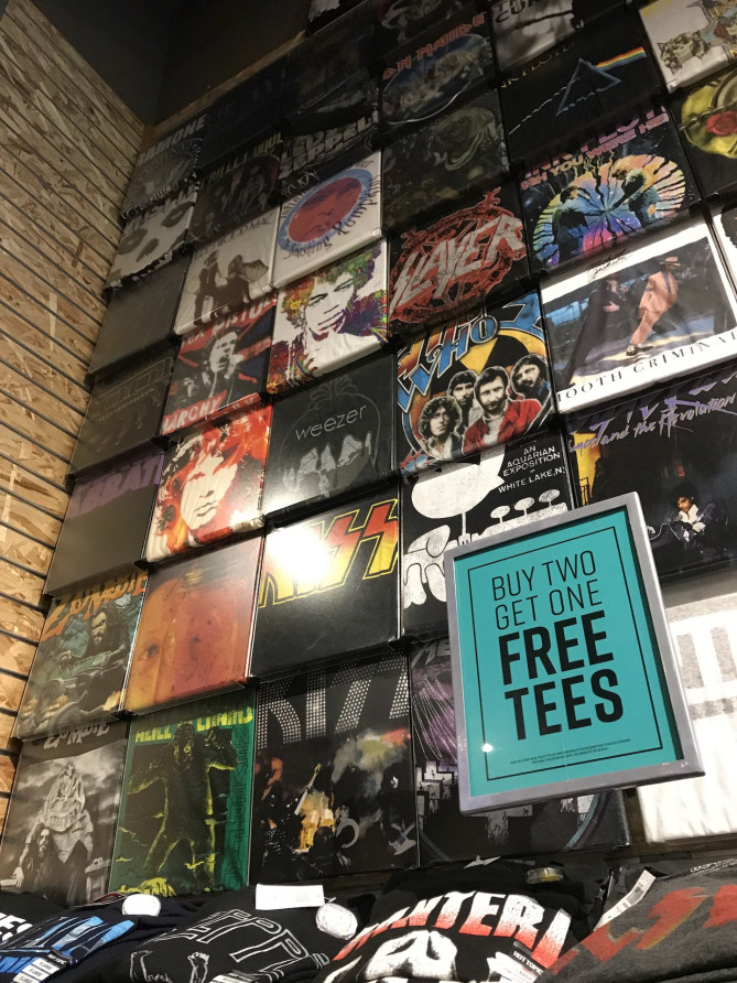 HOTTOPICのバンドTシャツ