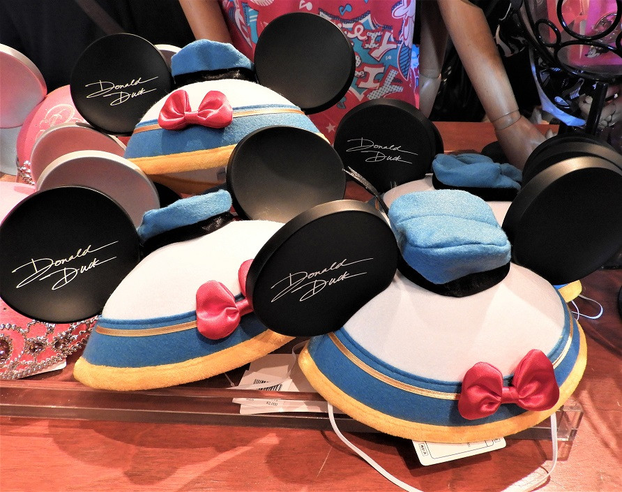 disney-ear-hat-arrangement-