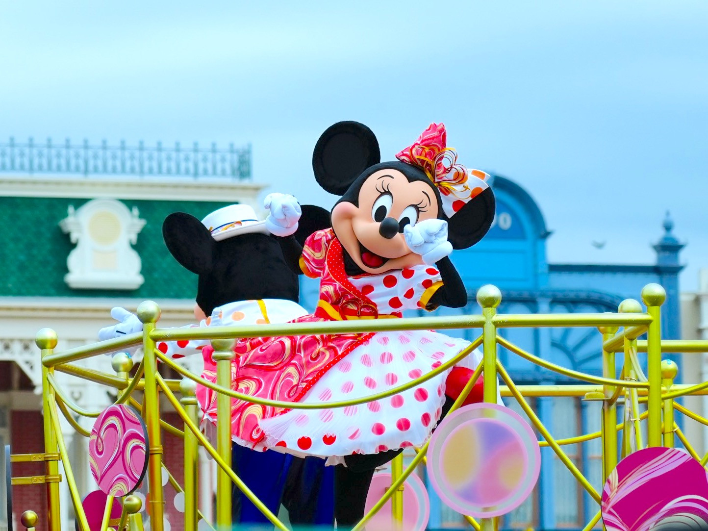 ミニー、ウィー・ラブ・ユー!」徹底鑑賞レポ！ランドとシーの違いは