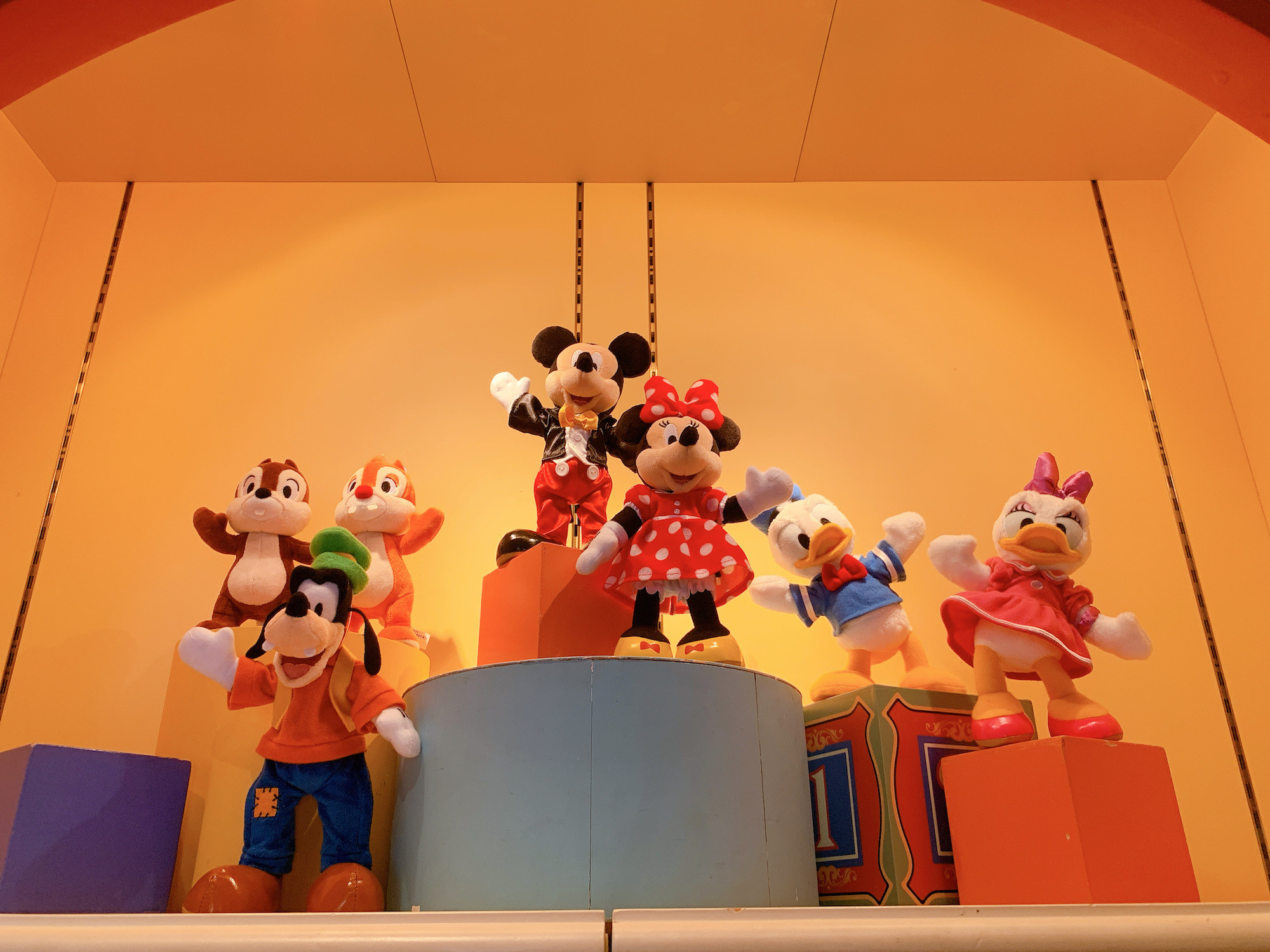 ポージープラッシー】手足が動かせるディズニーのぬいぐるみ